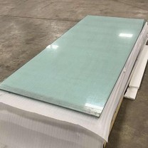 Gwydr stadiwm hoci iâ